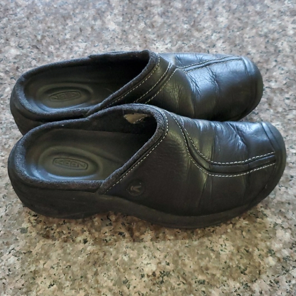 Keen size 7 clogs